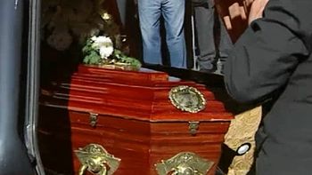 video: asi retiraron de la fabrica de pastas el cuerpo velado por cinco dias video: asi retiraron de la fabrica de pastas el cuerpo velado por cinco dias