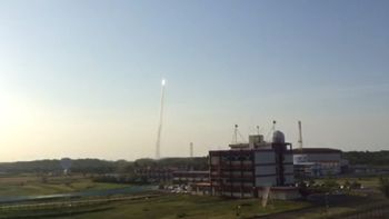 video: asi fue el despegue del arsat 2 en la guayana francesa video: asi fue el despegue del arsat 2 en la guayana francesa