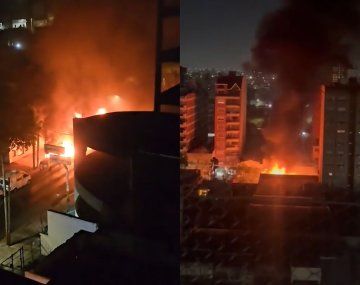 Explosión en Lanús: camión lechero ardió en segundos frente a un mayorista