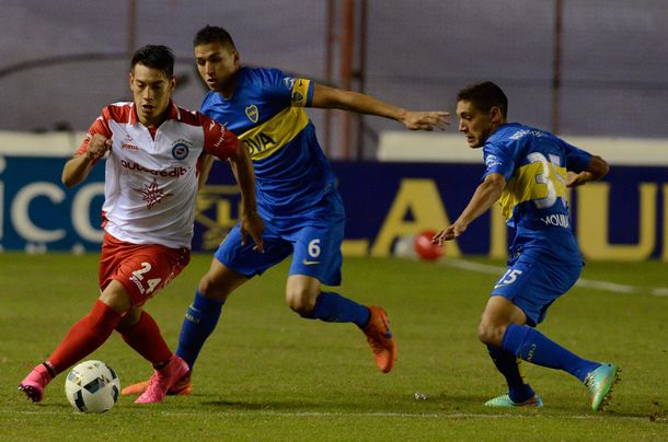 Argentinos venció a Boca y ganó por primera vez en el campeonato