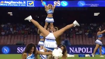 las porristas del napoli se robaron las miradas de los hinchas las porristas del napoli se robaron las miradas de los hinchas