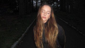 evaluna sorprendio y presento su nuevo single rollitos de papel evaluna sorprendio y presento su nuevo single rollitos de papel