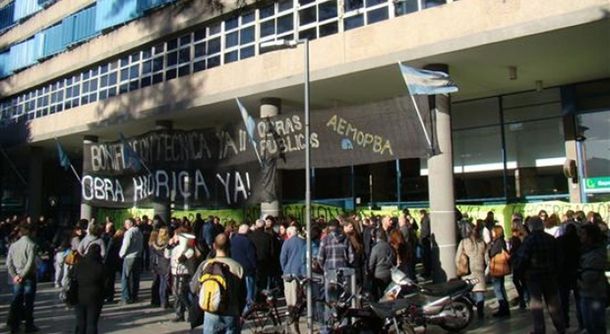 Estatales toman el ministerio de Infraestructura bonaerense