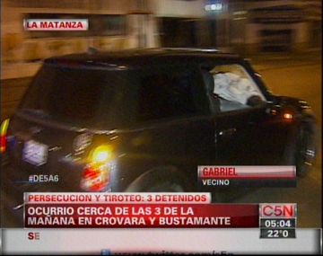 Persecución y tiroteo tras el robo de un auto en Liniers