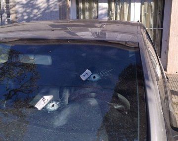 El ataque a balazos la casa de una dirigente de Newells: ocho disparos sobre la fachada.