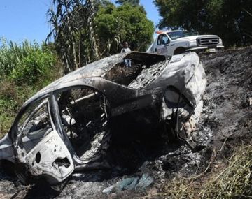 La policía trabaja en el camino de acceso a Cargill. (Foto: Twitter @JoseljuarezJOSE)