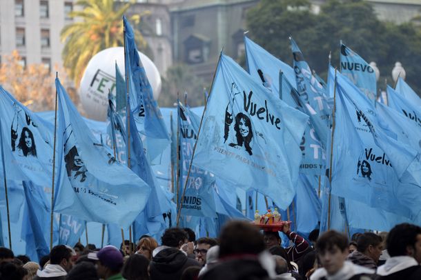 Masiva marcha en Plaza de Mayo