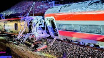 tragico descarrilamiento de trenes de alta velocidad en espana: al menos 21 muertes tragico descarrilamiento de trenes de alta velocidad en espana: al menos 21 muertes