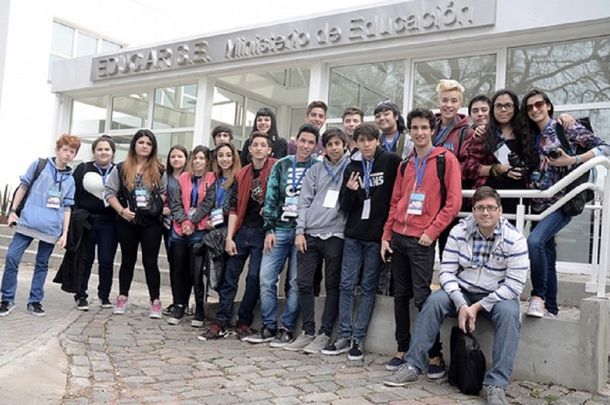 Premian a tres youtubers que participaron de concurso multimedia