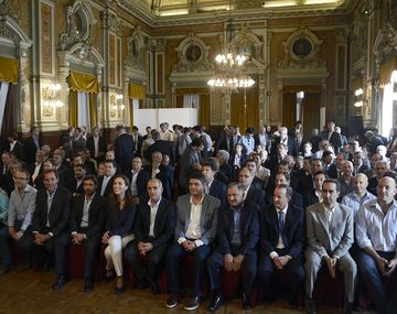 Vidal se reunió con intendentes y les pidió trabajar en equipo