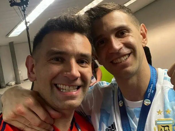 Alejandro Martínez y su hermano Dibu Martínez&nbsp;