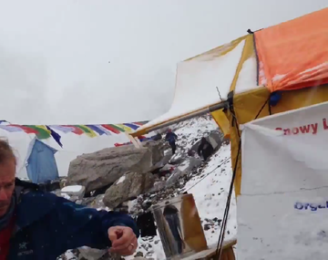 Graban una avalancha en el Everest