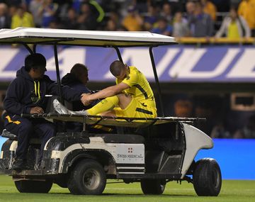 ¿Baja en Boca? Benedetto salió lesionado durante el partido con Racing