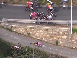el grave accidente que sufrio una ciclista italiana en la carrera milan-san remo el grave accidente que sufrio una ciclista italiana en la carrera milan-san remo