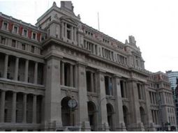 la corte debe tener cinco miembros la corte debe tener cinco miembros