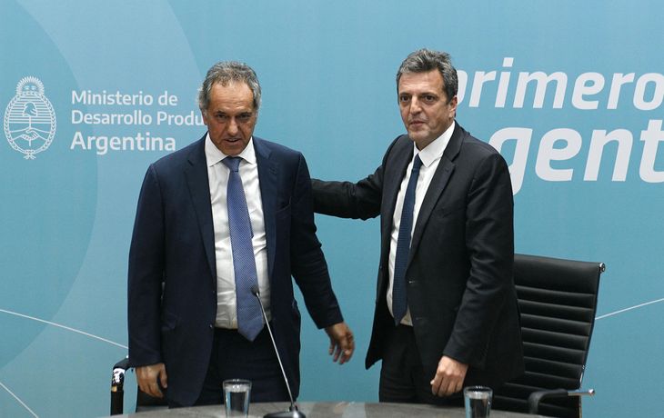 Los dejo con Daniel: Massa saludó a Scioli y se fue