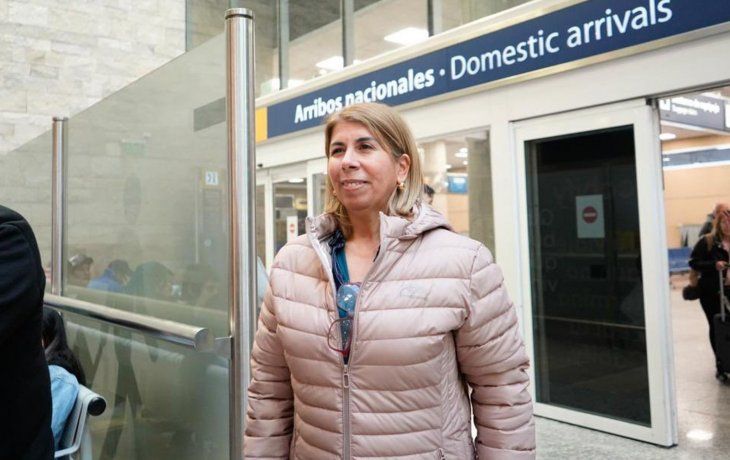 Migrante cubana que vive en Malvinas recibió la residencia argentina