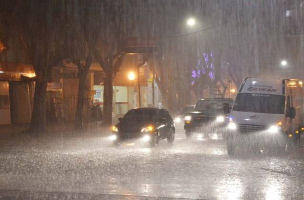 Rige un alerta por tormentas fuertes con ráfagas y caída de granizo en Provincia