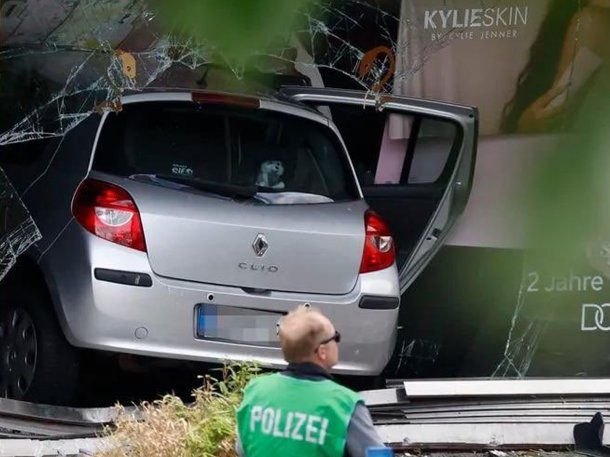 Pánico en Berlín: un auto embistió contra una multitud y mató al menos a una persona
