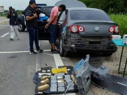 Incautaron 20 kilos de cocaína escondidos en un auto - Crédito: www.eltribuno.info Incautaron 20 kilos de cocaína escondidos en un auto - Crédito: www.eltribuno.info