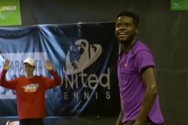 Suspenden un partido de tenis por los gemidos de una pareja teniendo sexo