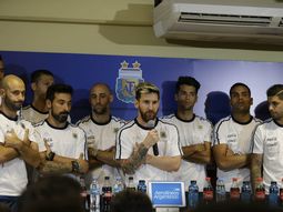 Messi anunció que no hablarán más con el periodismo enojados por las críticas y los rumores de un sector Messi anunció que no hablarán más con el periodismo enojados por las críticas y los rumores de un sector