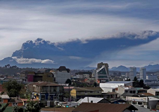 Sigue el alerta por el volcán chileno y en Neuquén suspenden los vuelos