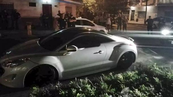 Delincuentes mataron a un joven para robarle el auto