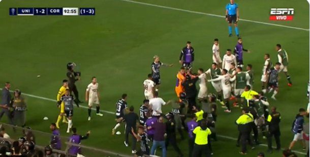Copa Sudamericana: escandaloso final entre Universitario vs Corinthians