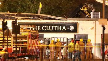 escocia: ocho muertos tras caer un helicoptero policial sobre un bar escocia: ocho muertos tras caer un helicoptero policial sobre un bar