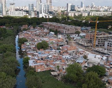 Informe de la UCA: a la mitad de los chicos le falta algún servicio básico en la Argentina