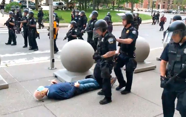 Tras el asesinato de George Floyd, otro acto de brutalidad policial en Estados Unidos