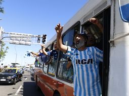 racing partio hacia a paraguay para la final de la copa sudamericana con el tremendo banderazo de los hinchas racing partio hacia a paraguay para la final de la copa sudamericana con el tremendo banderazo de los hinchas