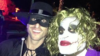 el zorro ginobili y su divertido festejo de halloween el zorro ginobili y su divertido festejo de halloween