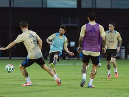 scaloni prepara la ultima gira del ano de la seleccion: con messi y algunas nuevas caras scaloni prepara la ultima gira del ano de la seleccion: con messi y algunas nuevas caras