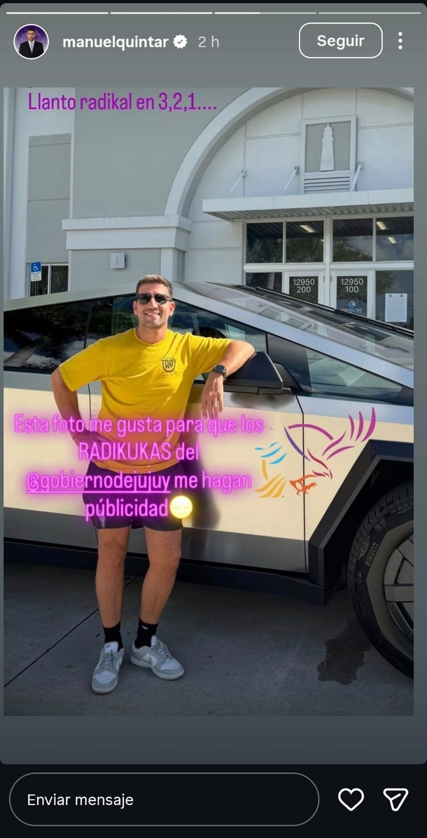 La provocación de Manuel Quintar junto a su Tesla Cybertruck. La provocación de Manuel Quintar junto a su Tesla Cybertruck.