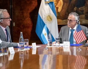 El Gobierno anunció una reforma sanitaria y ratificó el retiro de OMS