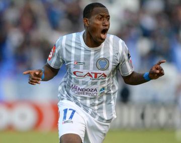 Godoy Cruz superó a Arsenal y no se baja