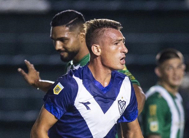 Vélez escaló a la cima de la Zona A tras vencer a Banfield