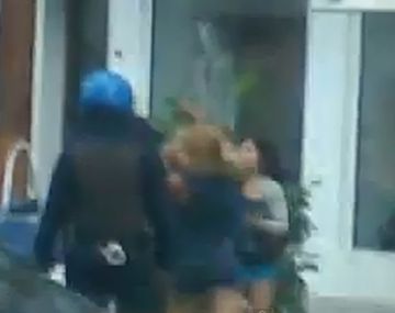 Otro brutal golpe de un policía a una joven en Entre Ríos