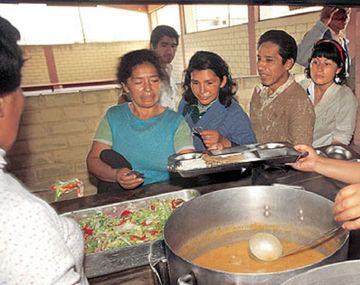 Por el aumento de precios hay más pobres que asisten a los comedores