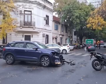 Impresionante choque múltiple en Colegiales dejó al menos tres heridos