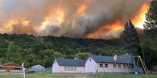 Tres provincias se suman a la lucha contra los incendios en Chubut