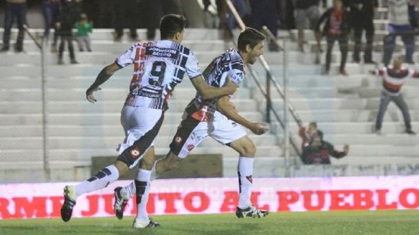El festejo de Patronato en un partido que valió seis puntos