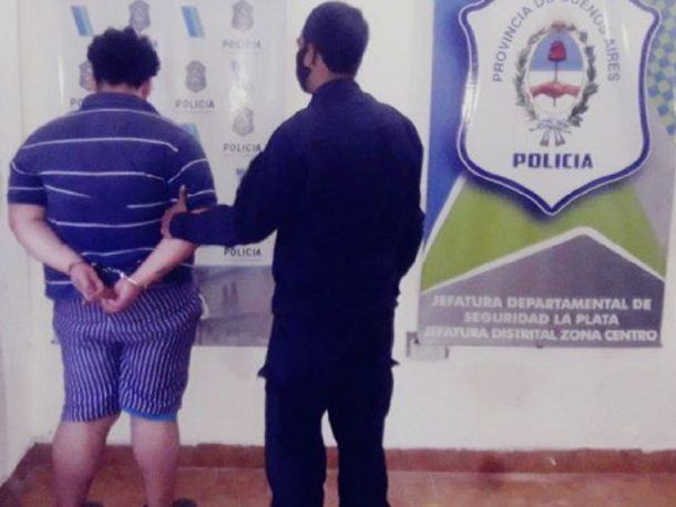 Rompió la vidriera de un bar para robar cerveza