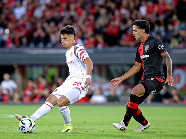Estudiantes venció 2-0 a Newells en Rosario y es líder de la Zona A