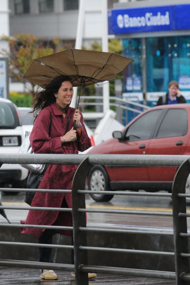 Tras el veranito, llegó el frío, la lluvia y el viento a la Ciudad