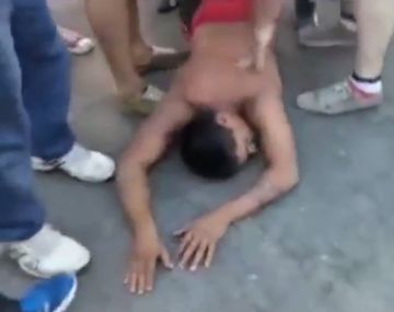 Dos hinchas de Colón terminaron en el hospital tras el clásico santafesino