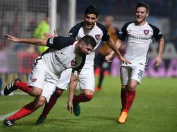 El volante celebra su tanto El volante celebra su tanto