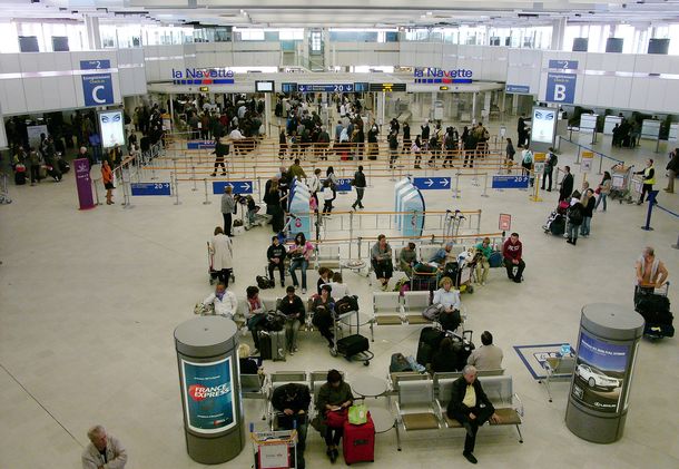 Matan a hombre que le robó el arma a un militar en el aeropuerto